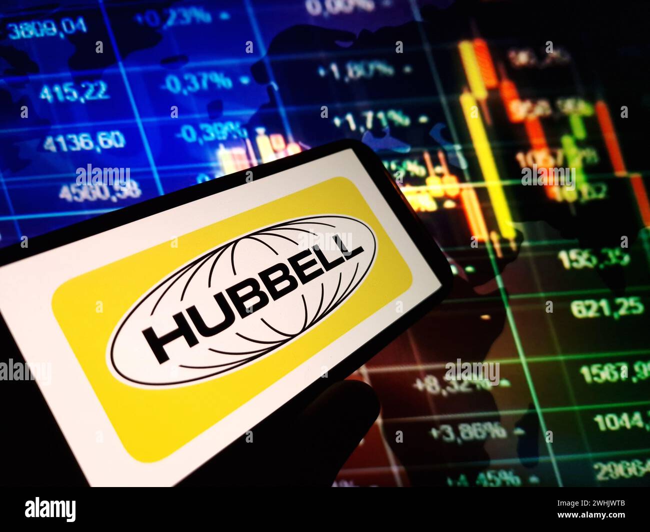 Konskie, Pologne - 09 février 2024 : logo de la société Hubbell affiché sur le téléphone portable Banque D'Images