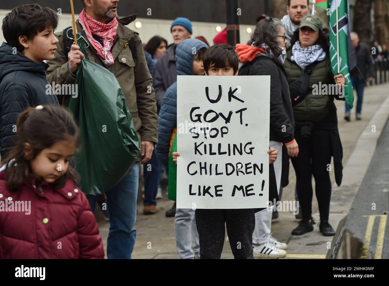 Londres, Angleterre, Royaume-Uni. 10 février 2024. Les gens prennent part à une procession silencieuse et veillée par des travailleurs de la santé pour la Palestine à Whitehall, dans le centre de Londres. (Crédit image : © Thomas Krych/ZUMA Press Wire) USAGE ÉDITORIAL SEULEMENT! Non destiné à UN USAGE commercial ! Banque D'Images