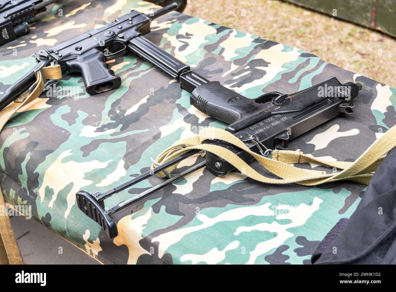 Rifle submachine gun Banque de photographies et d’images à haute ...