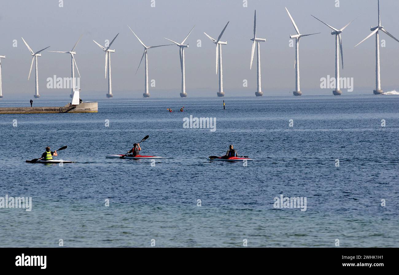 Copenhague/Danemark 06.mai 2018 parc éolien dans l'eau danoise côté danois de l'océan vue depuis le parc Kastrup Amagerstrand. . Photo.Francis Joseph Dean / DeanPictures. Banque D'Images