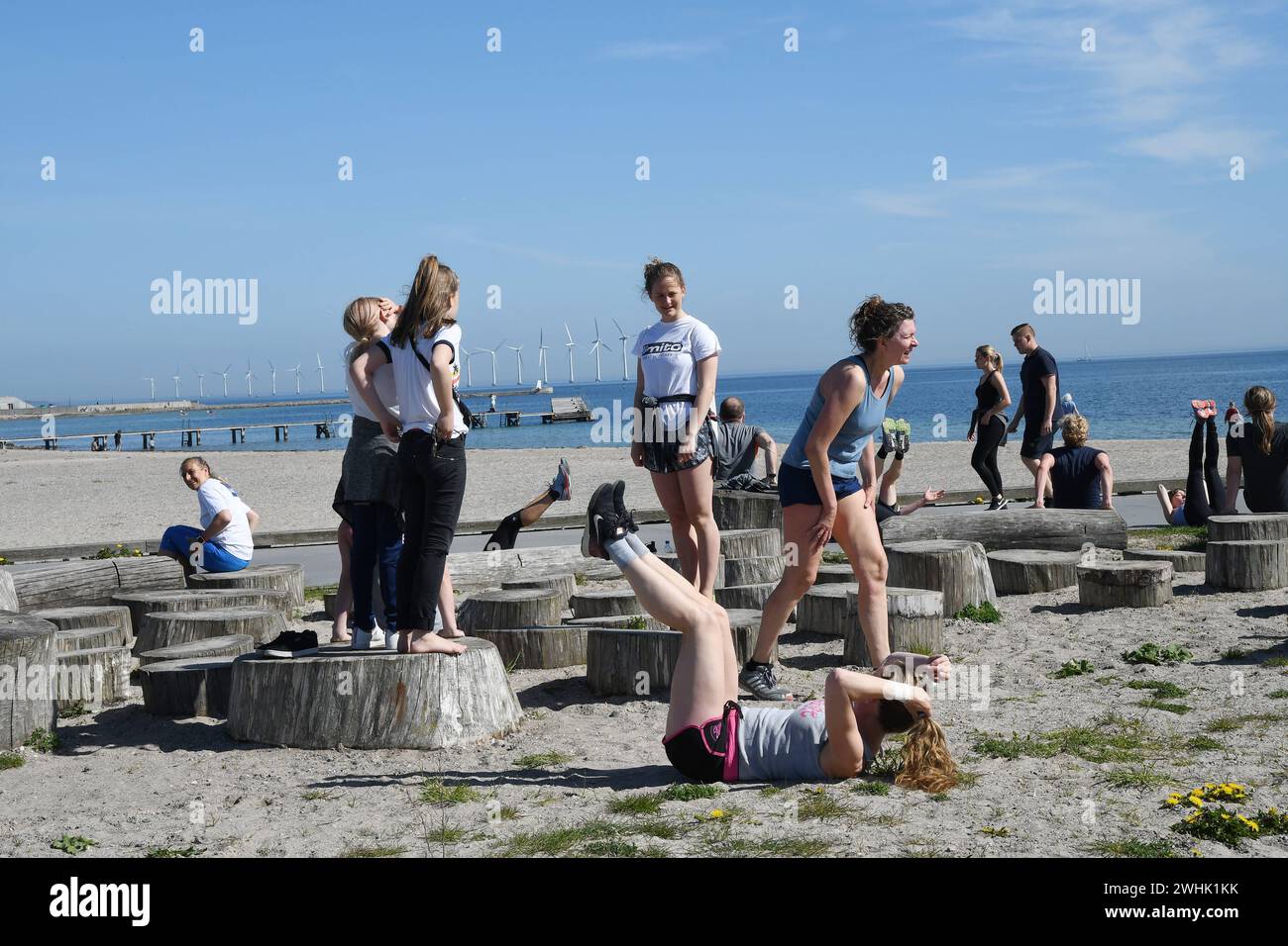 Copenhague/Danemark 06.mai 2018 parc de Turnbanes à vent dans l'eau danoise côté danois de l'océan vue depuis le parc Kastrup Amagerstrand. . Photo.Francis Joseph Dean / DeanPictures. Banque D'Images