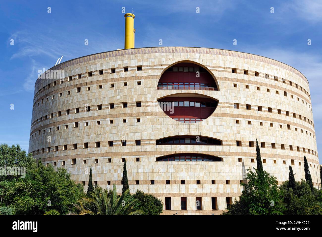 Torre Triana, bâtiment rond, tour de bureaux, administration, gouvernement d'Andalousie, Triana district, Séville, Espagne Banque D'Images