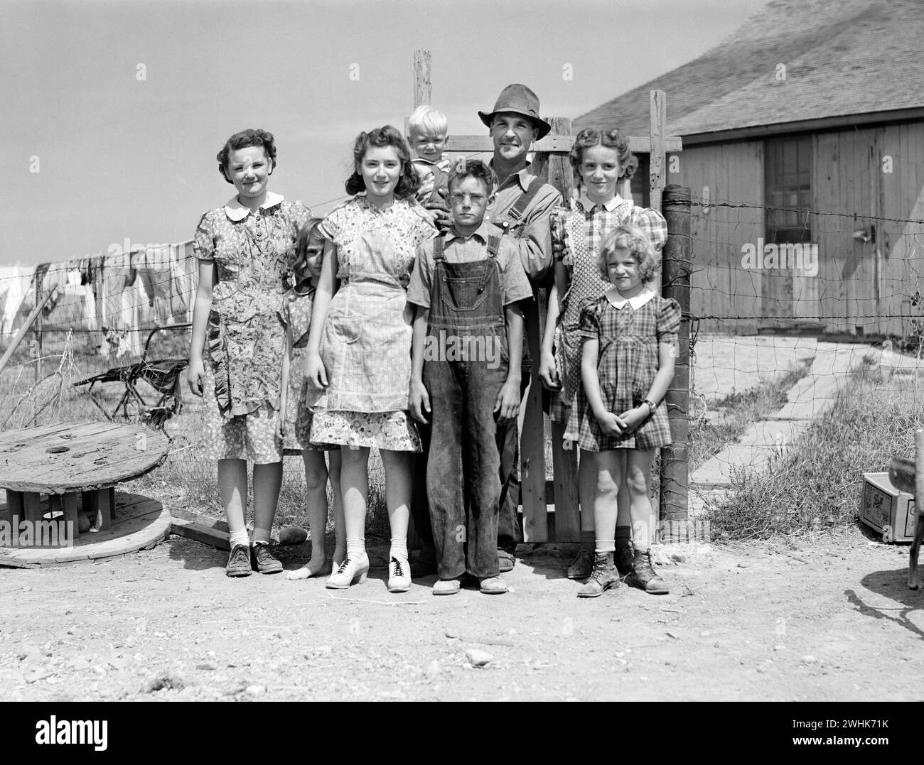 Wilfred Tow, emprunteur rural de la FSA (Farm Security Administration), avec sa famille, Laredo, Montana, États-Unis, Marion Post Wolcott, U.S. Farm Security Administration, août 1941 Banque D'Images