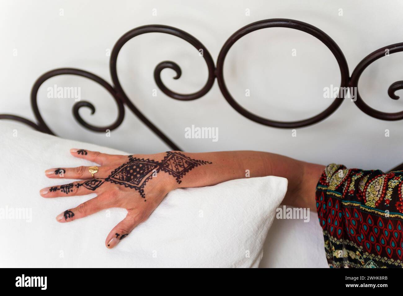 Tatouage traditionnel marocain à la main, henné, tatouage, artisanat, tradition, traditionnel, oriental, arabe, couleur végétale, décoration corporelle, motif, personnalisé Banque D'Images