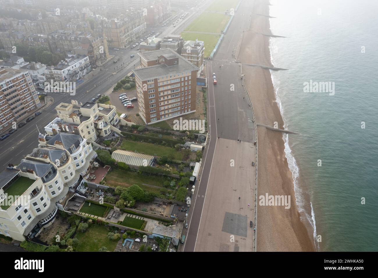 Paysage aérien de drone de Brighton City et de la côte à Sussex Royaume-Uni. Vue de dessus du paysage urbain Banque D'Images