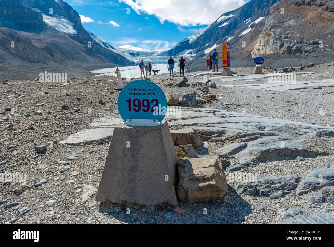 Retrait du glacier Athabasca entre 1992 et 2023 en raison des changements climatiques, parc national Jasper et Banff, promenade des champs de glace, Canada. Banque D'Images