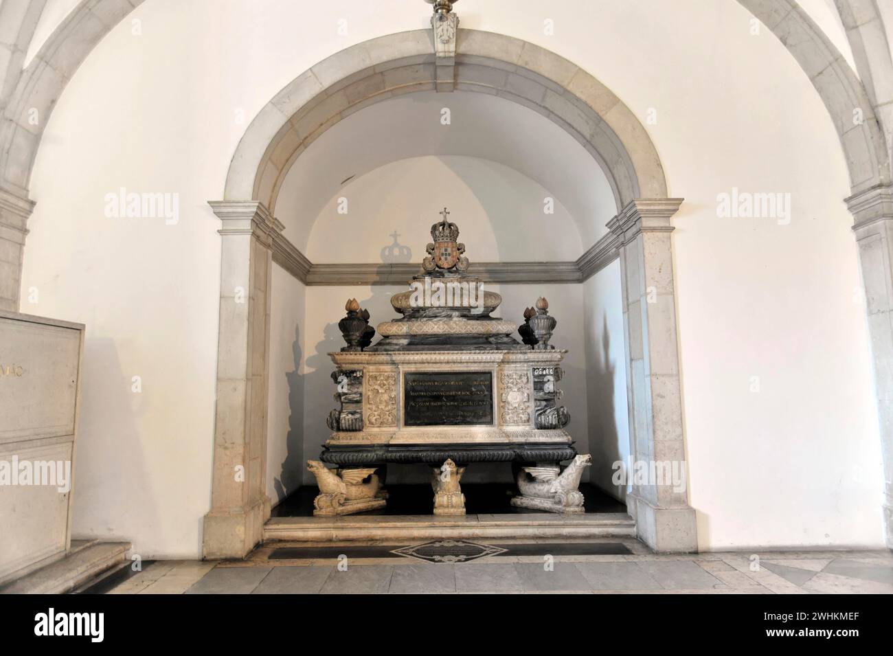 Sarcophages en pierre, lieu de sépulture de la Maison de Bragance, Monastère de Sao Vicente de Fora, construit jusqu'en 1624, vieille ville, Lisbonne, Lisboa, Portugal Banque D'Images