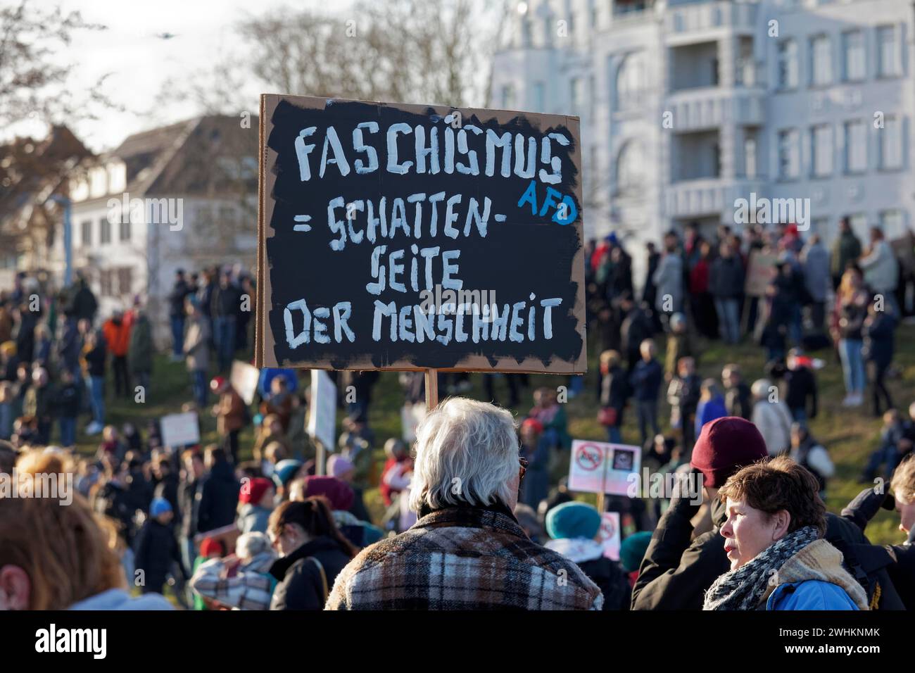 Bannière avec l'inscription fascisme est le côté obscur, manifestation contre l'extrémisme de droite et l'AFD le 27 janvier 2024 à Duesseldorf, Nord Banque D'Images