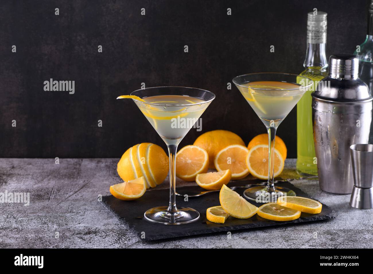 Martini goutte de citron avec zeste Banque D'Images