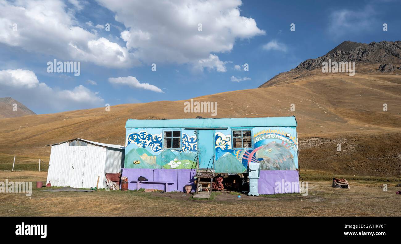 Caravane colorée, quartier Atbaschy dans la région de Naryn, Kirghizistan Banque D'Images