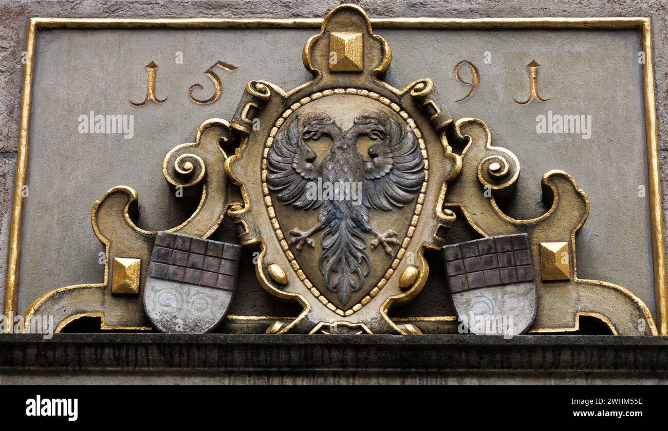 Armoiries avec aigle à double tête et écusson symboles de la ville d'Ulm, Allemagne Banque D'Images