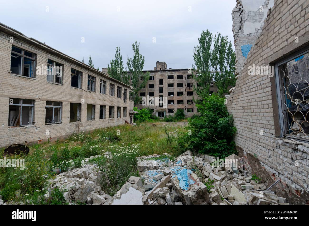 Dans une école détruite en Ukraine Banque D'Images