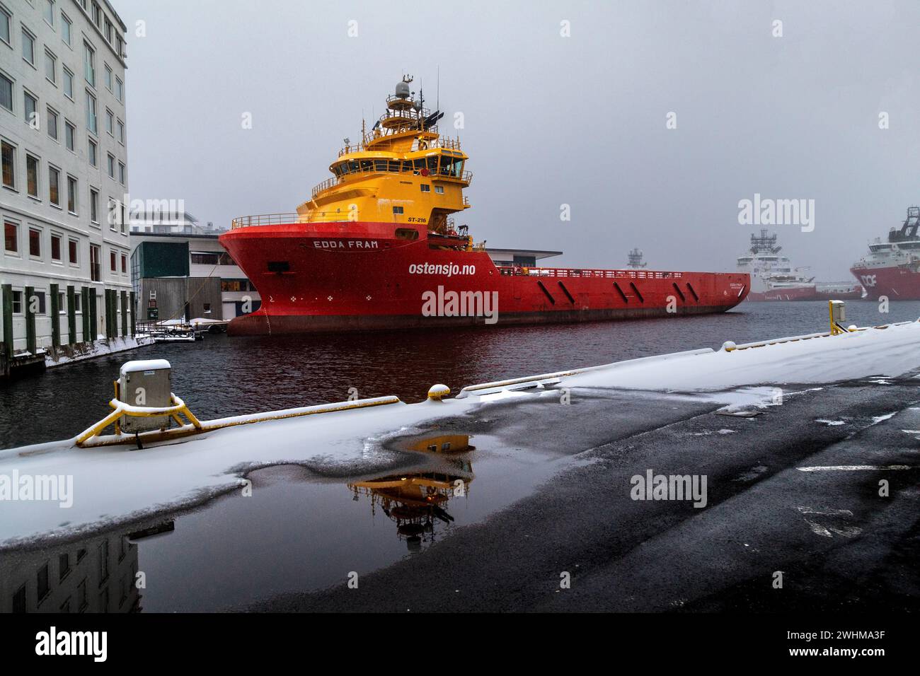 Edda Fram, un navire offshore de service PSV - dans le port de Bergen, Norvège Banque D'Images