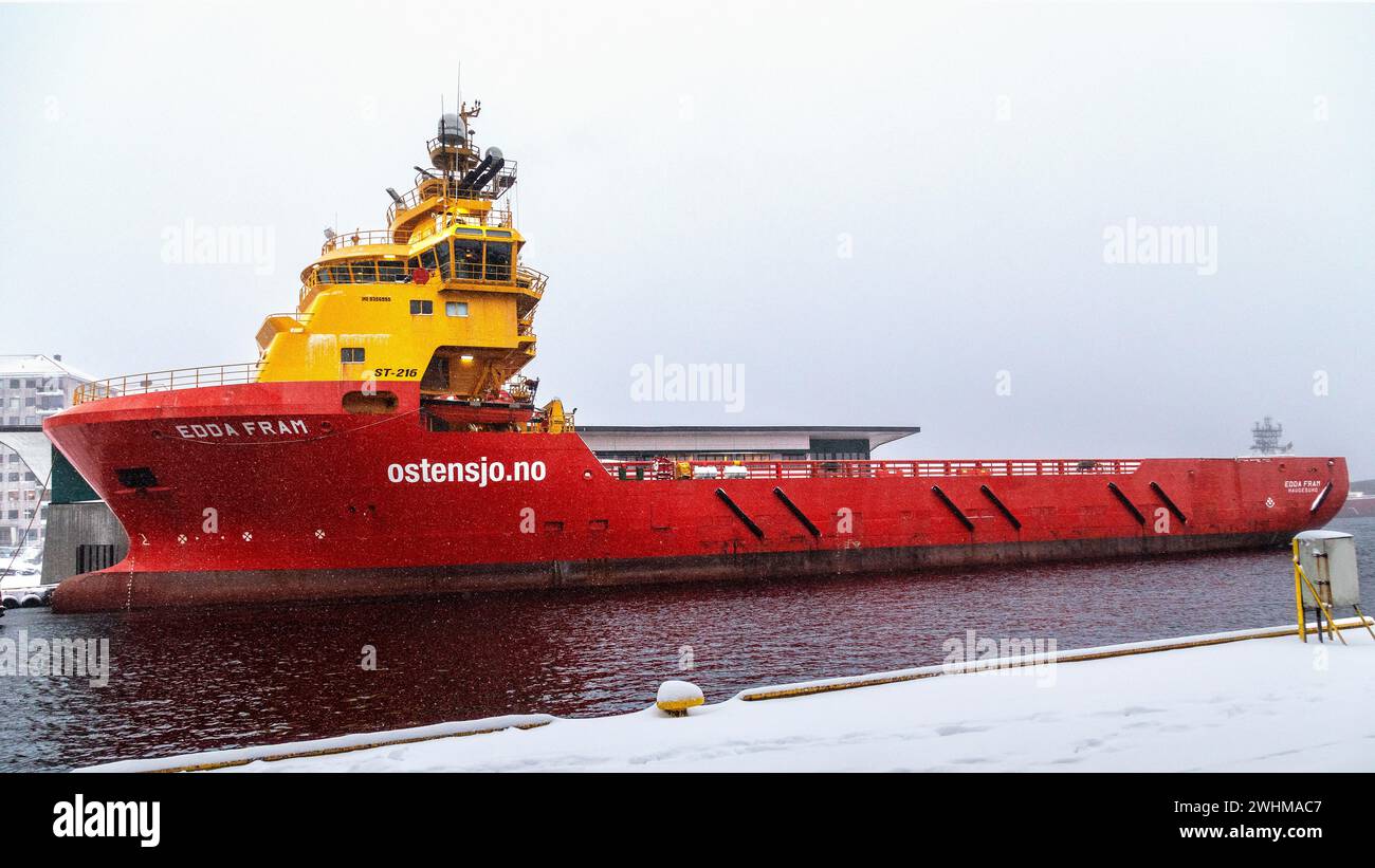 Edda Fram, un navire offshore de service PSV - dans le port de Bergen, Norvège Banque D'Images