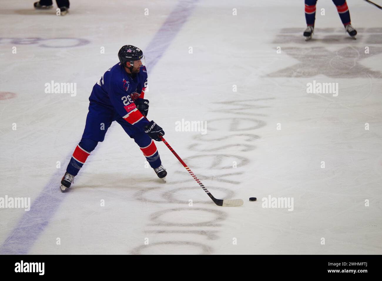 Cardiff, 10 février 2024. Evan Mosey joue pour la Grande-Bretagne contre la Serbie dans un match de qualification olympique de hockey sur glace au Vindico Arena, Cardiff. Crédit : Colin Edwards/Alamy Live News. Banque D'Images