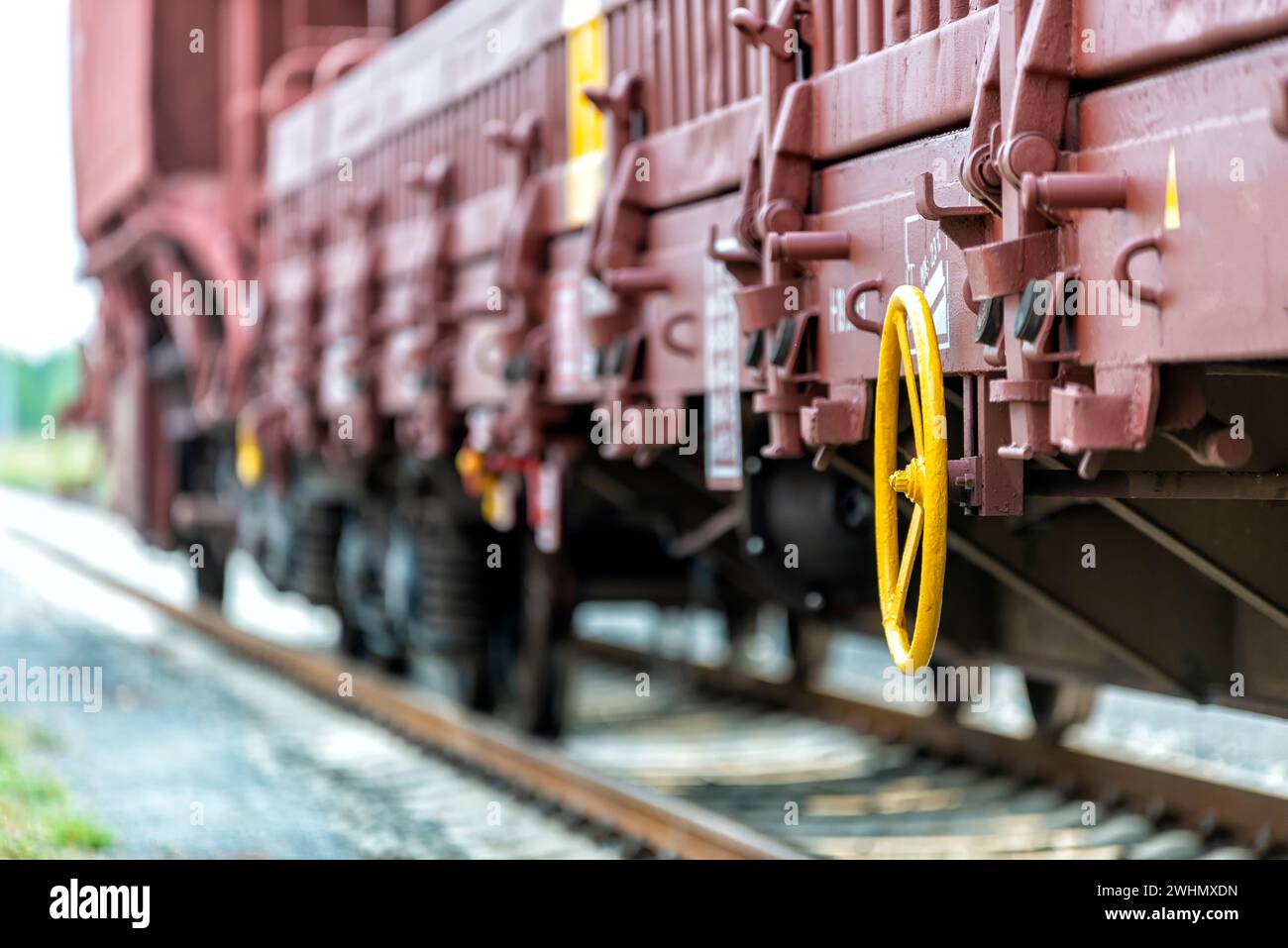 Train de marchandises à un chantier de shunt Banque D'Images