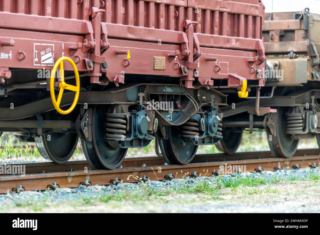 Train de marchandises à un chantier de shunt Banque D'Images