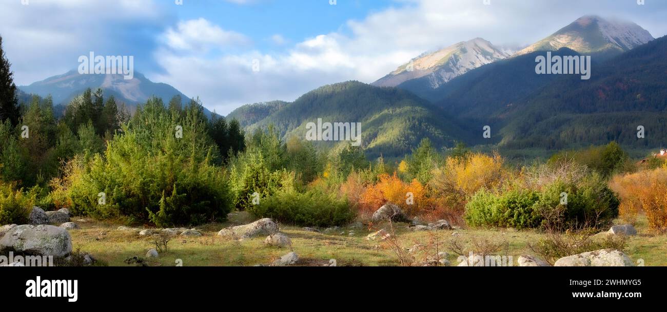 Bulgarie, bannière Bansko, automne montagnes Pirin Banque D'Images
