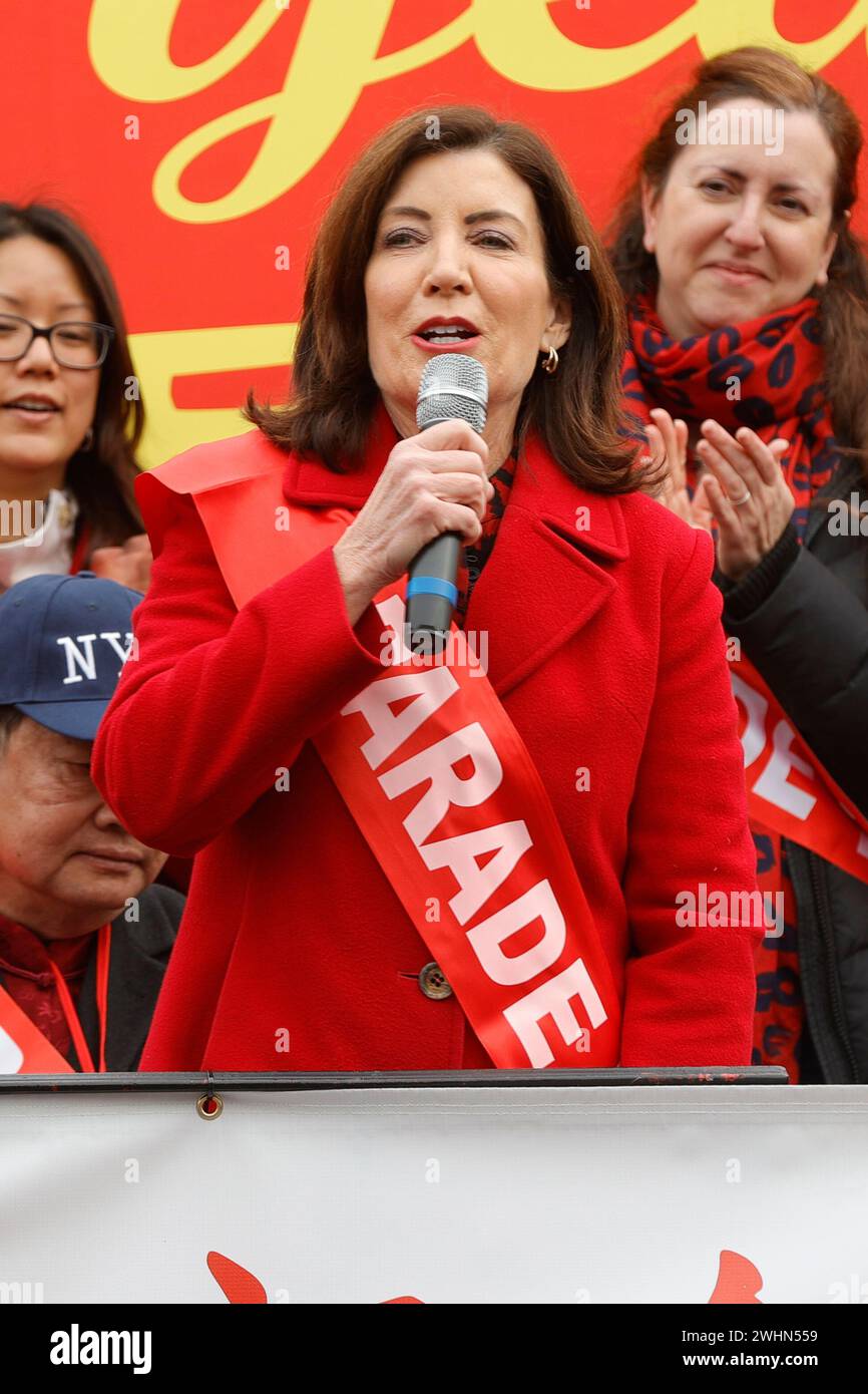 NY, États-Unis. 9 février 2024. Flushing Queens, New York, États-Unis, 10 février 2024 - les politiciens de New York et la gouverneure Kathy Hochul ont participé aujourd'hui à la Flushing Lunar New Year Parade 2024. Photo : Luiz Rampelotto/EuropaNewswire.usage éditorial seulement. Non destiné à UN USAGE commercial ! (Crédit image : © Luiz Rampelotto/ZUMA Press Wire) USAGE ÉDITORIAL SEULEMENT! Non destiné à UN USAGE commercial ! Banque D'Images