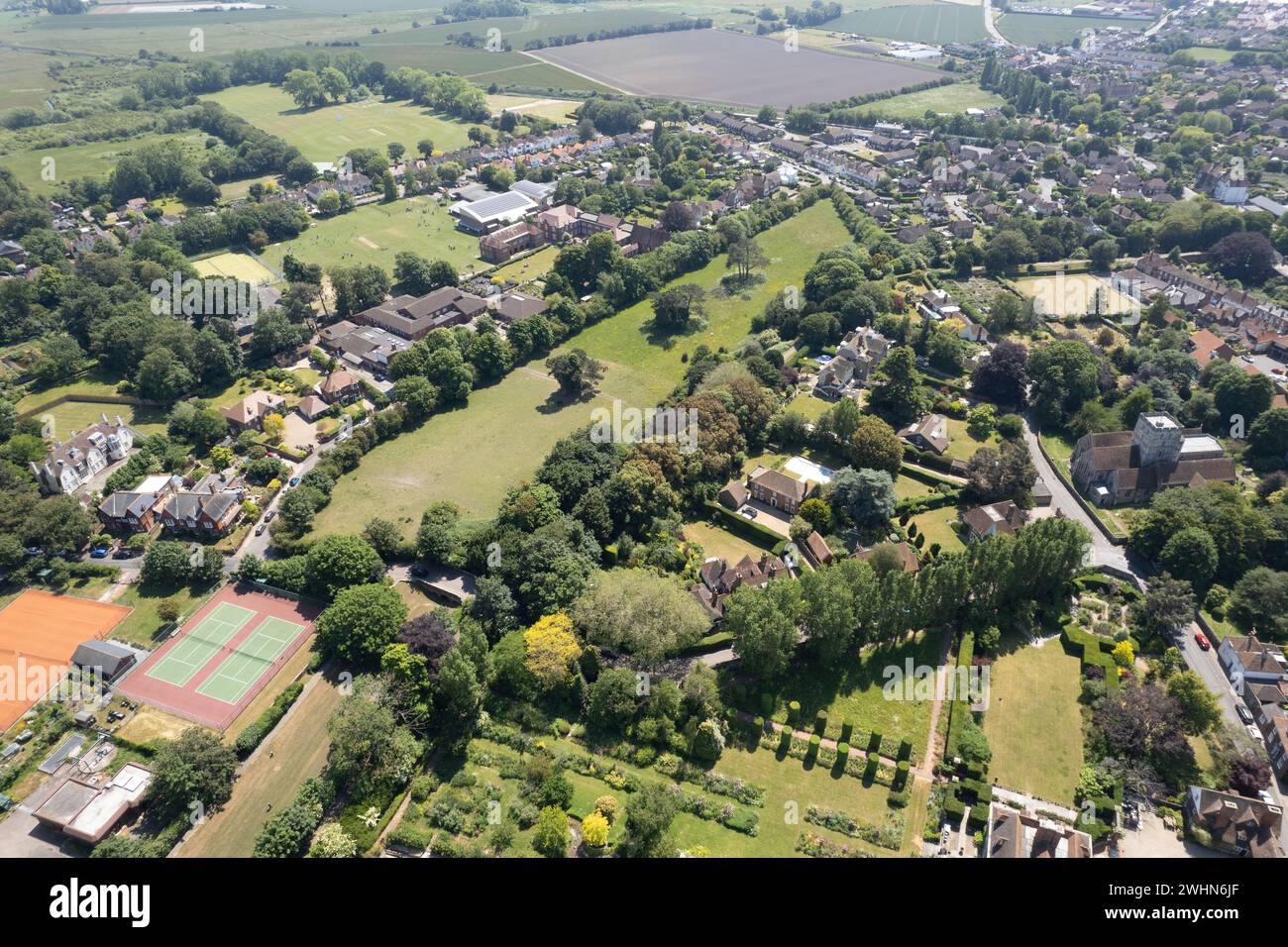 Paysage aérien de drone du village de Sandwich dans le Kent Royaume-Uni. Vue sur les villages Banque D'Images