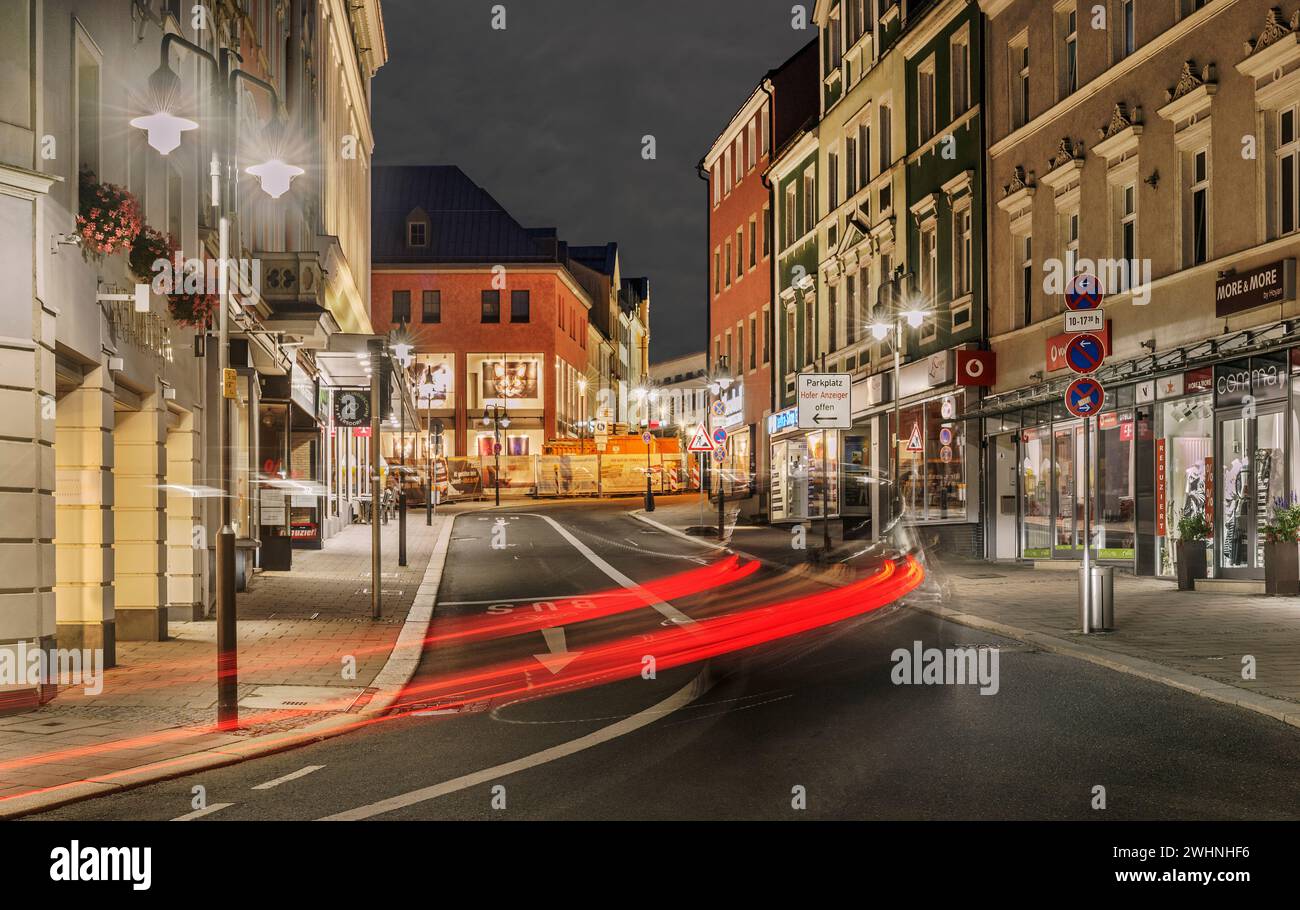 Traces nocturnes de lumière dans la ville Banque D'Images