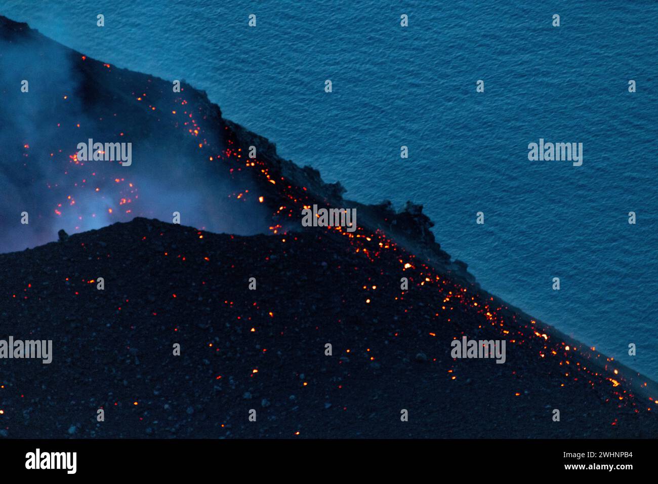 Volcan en éruption sur l'île de Stromboli Banque D'Images