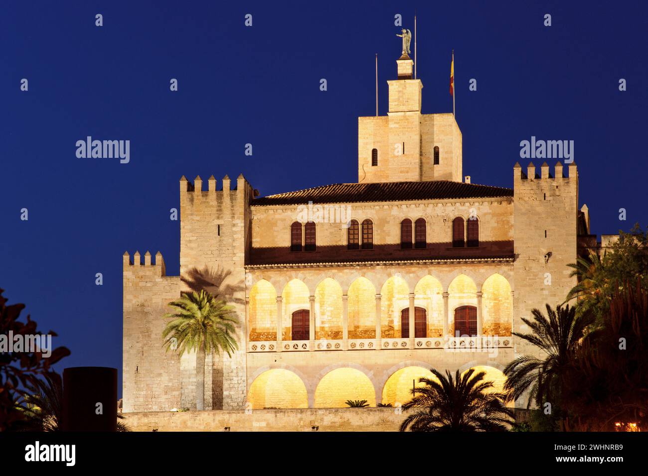 Palais royal d'Almudaina illuminé Banque D'Images