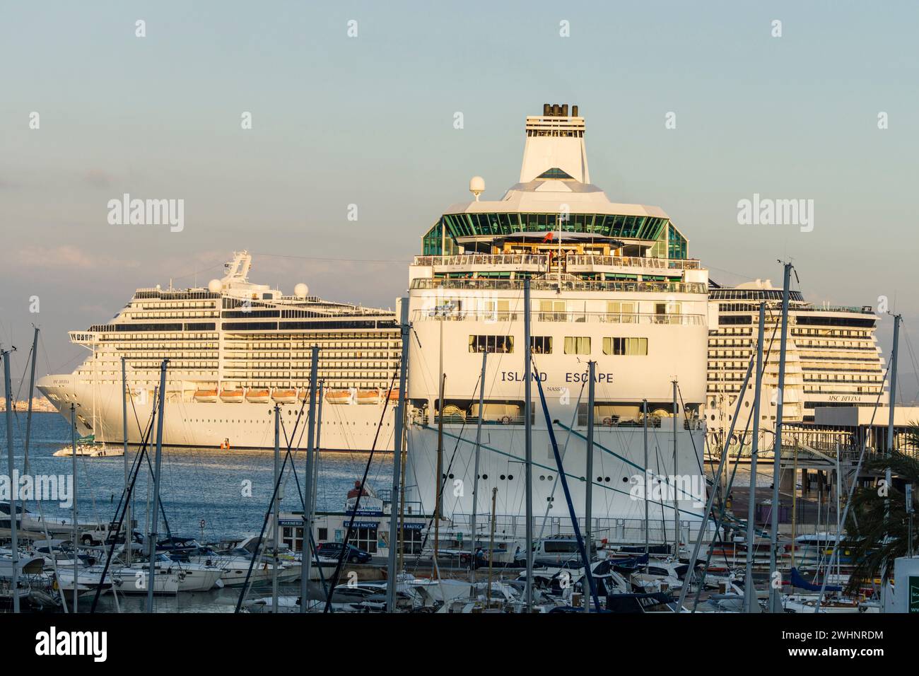 Crucero en el puerto de Palma Banque D'Images