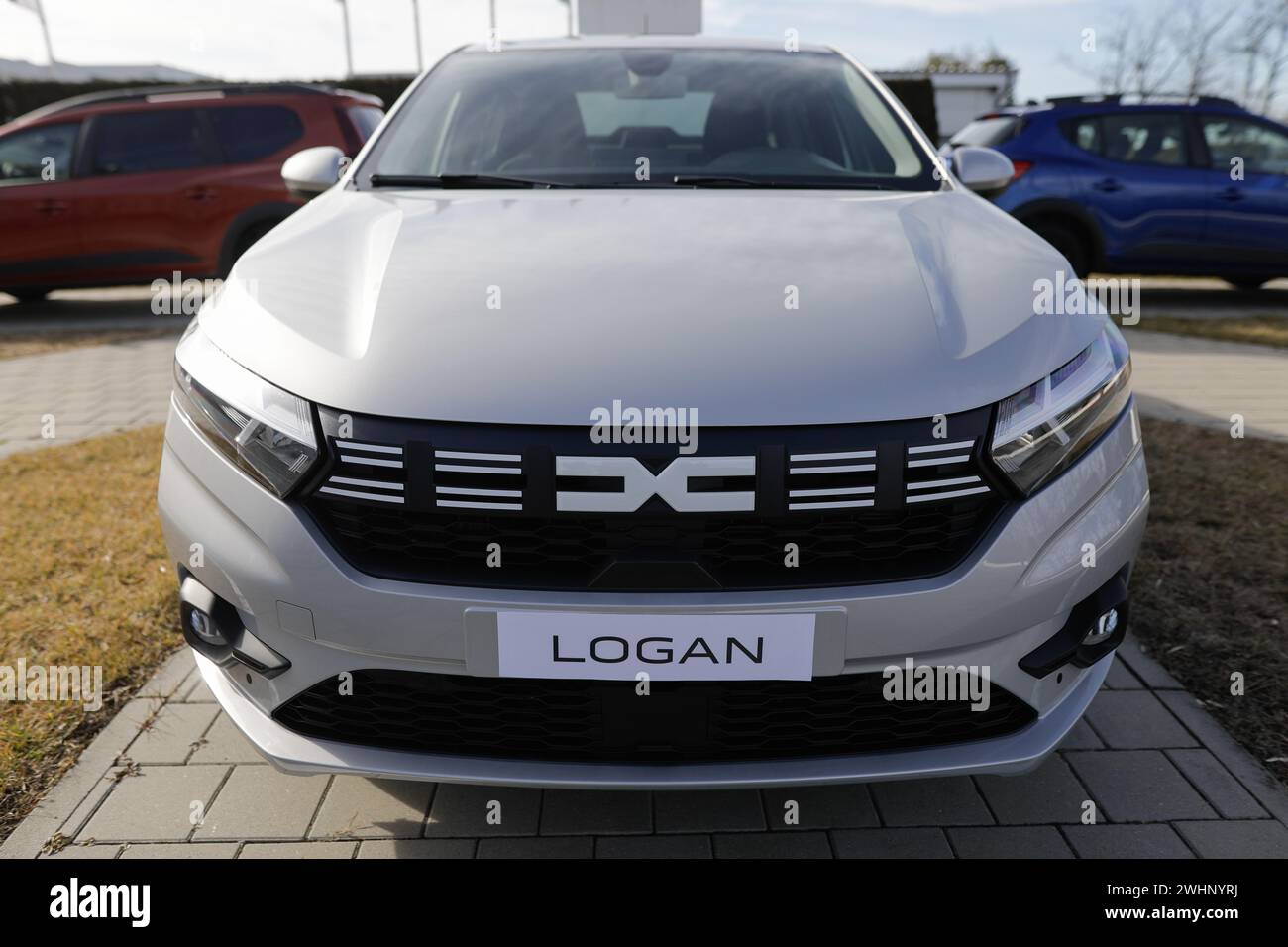 Mioveni, Roumanie - 7 février 2024 : modèle Dacia Logan. Banque D'Images