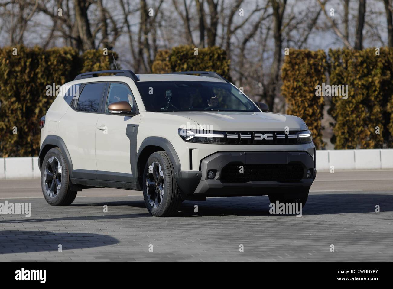 Mioveni, Roumanie - 7 février 2024 : le nouveau modèle Dacia Duster ...