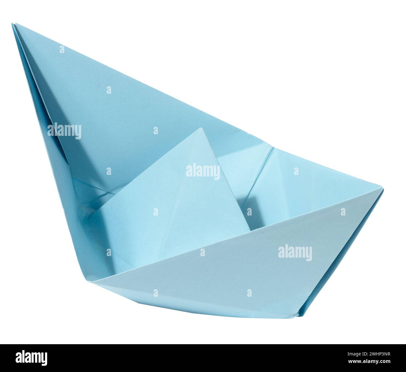 Bateau en papier bleu sur un fond blanc isolé Banque D'Images