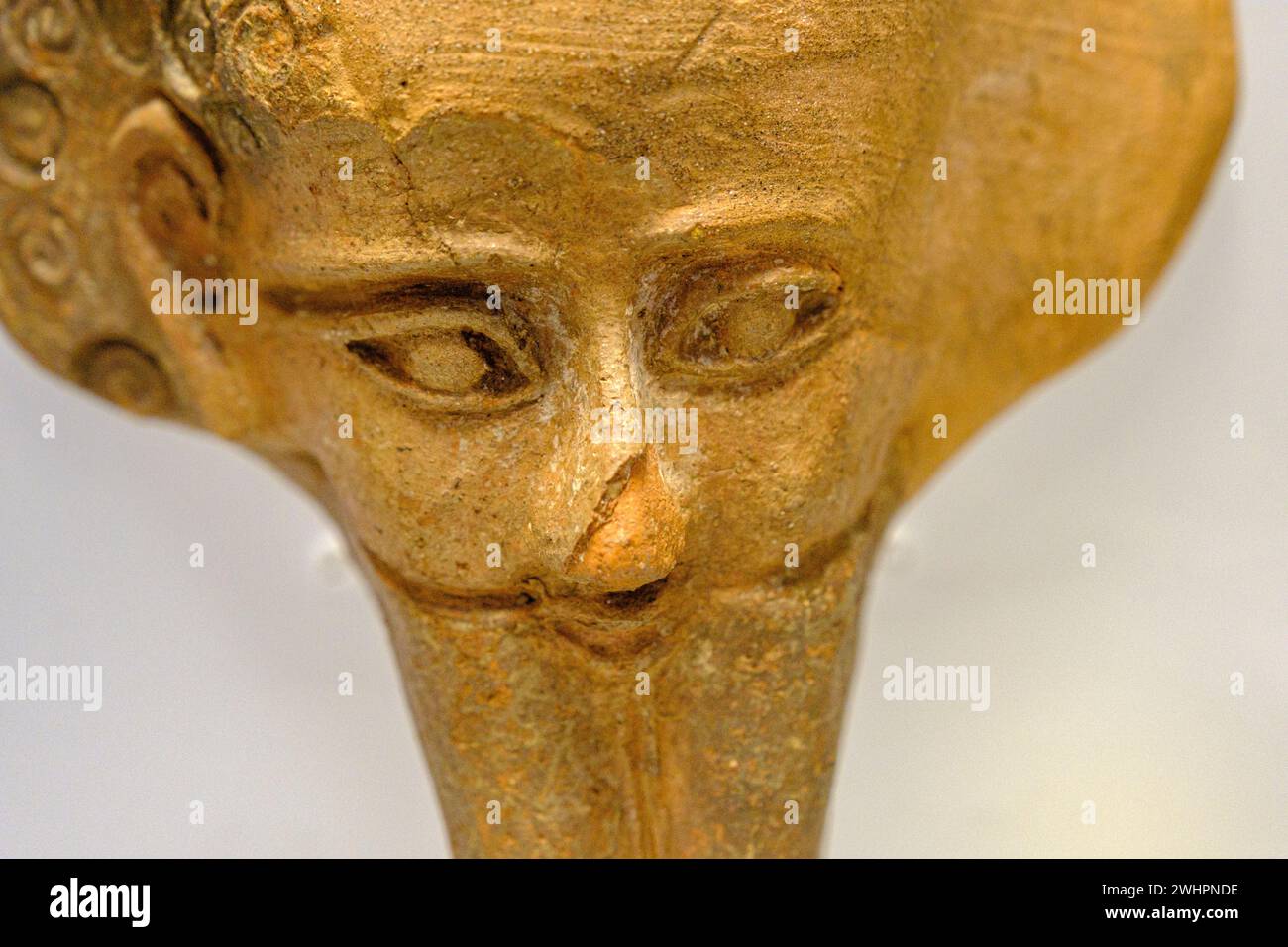 Protome masculin, de Monte Sirai, argile, 6ème-5ème cent. BCE, Cagliari Museo arqueologico nazionale, le Colisée , Rome, Latium, Italie , Banque D'Images