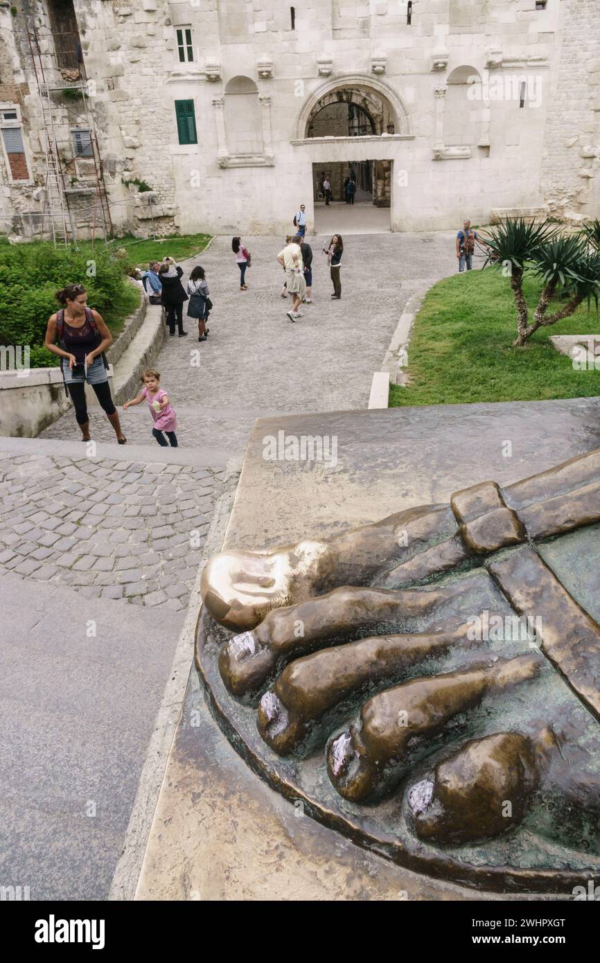 Dedo gordo del pie de la estatua de Gregorio de Nin Banque D'Images