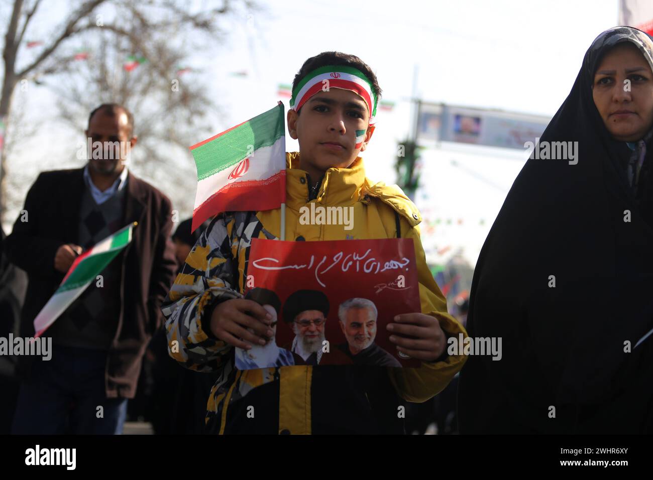 Téhéran, Iran. 11 février 2024. Le peuple iranien se réunit à Téhéran pour célébrer le 45e anniversaire de la Révolution islamique. L'Iran a célébré le 11 février 2024 le 45e anniversaire de la révolution islamique de 1979 dans un contexte de tensions qui s'emparent du moyen-Orient au sujet de la poursuite de la guerre israélienne contre le Hamas dans la bande de Gaza. Le président iranien Ebrahim Raisi a condamné Israël et a exigé son expulsion des Nations Unies. (Crédit image : © Rouzbeh Fouladi/ZUMA Press Wire) USAGE ÉDITORIAL SEULEMENT! Non destiné à UN USAGE commercial ! Banque D'Images