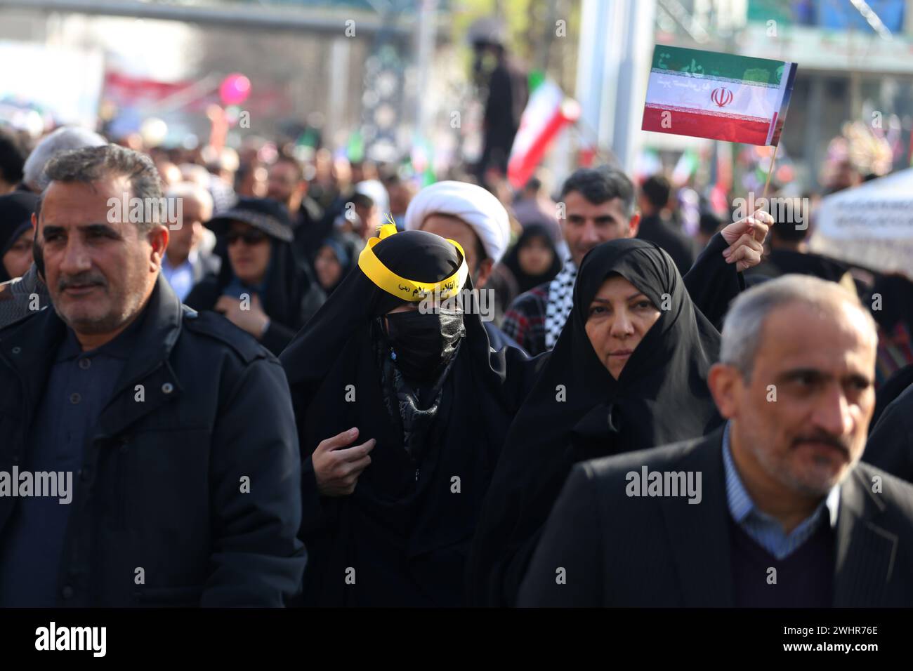 Téhéran, Iran. 11 février 2024. Le peuple iranien se réunit à Téhéran pour célébrer le 45e anniversaire de la Révolution islamique. L'Iran a célébré le 11 février 2024 le 45e anniversaire de la révolution islamique de 1979 dans un contexte de tensions qui s'emparent du moyen-Orient au sujet de la poursuite de la guerre israélienne contre le Hamas dans la bande de Gaza. Le président iranien Ebrahim Raisi a condamné Israël et a exigé son expulsion des Nations Unies. (Crédit image : © Rouzbeh Fouladi/ZUMA Press Wire) USAGE ÉDITORIAL SEULEMENT! Non destiné à UN USAGE commercial ! Banque D'Images