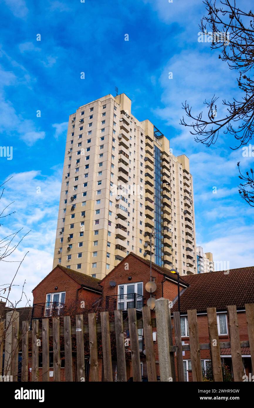 Appartements Tower Block et lotissement à Edmonton , Enfield , North London , Angleterre Royaume-Uni Banque D'Images