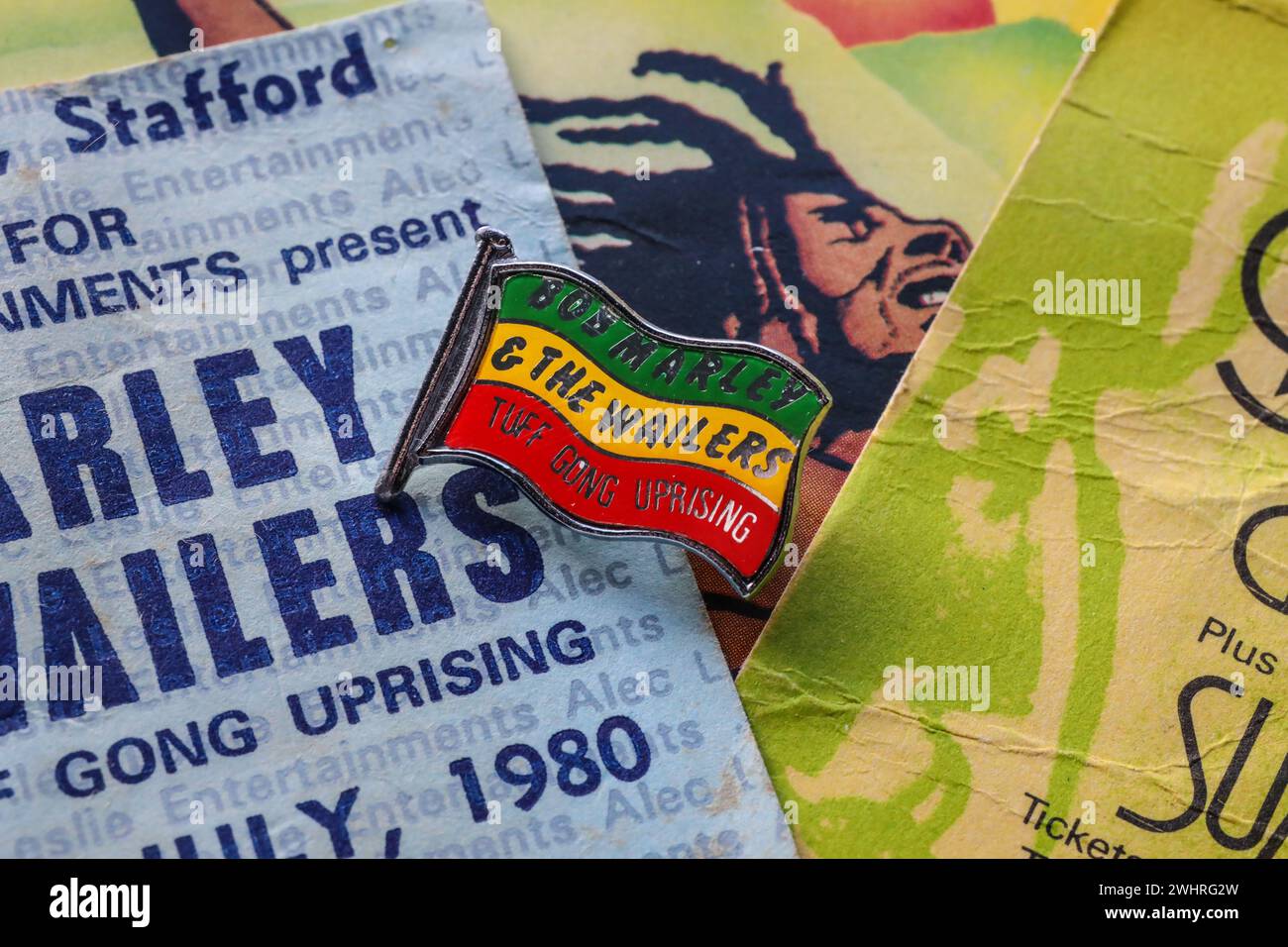 Billet, programme et badge émail pour le dernier concert de Bob Marley au Royaume-Uni. Fait partie de la tournée Tuff Gong and Island pour l'album Uprising. Banque D'Images