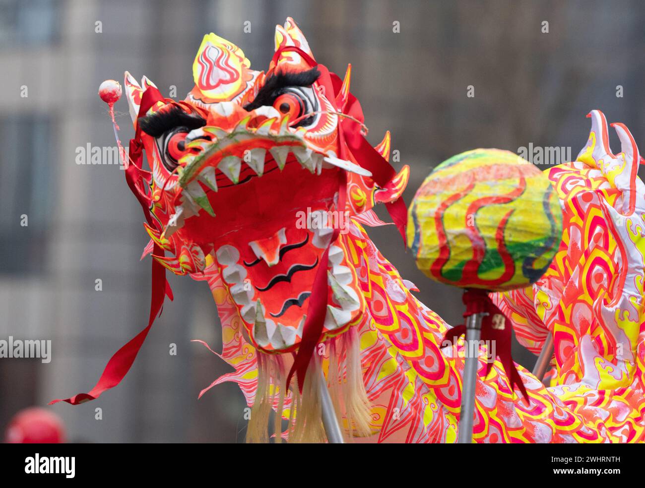 Manchester, Royaume-Uni. 11 février 2024. Défilé du nouvel an CHINOIS et défilé du dragon Manchester UK. Des milliers de personnes sont sorties de la communauté de Manchester pour assister à la parade de dragon à travers le centre-ville de Manchester depuis Oxford Road se terminant dans China Town à Manchester. Manchester Royaume-Uni. Photo : Garyroberts/worldwidefeatures.com crédit : GaryRobertsphotography/Alamy Live News Banque D'Images