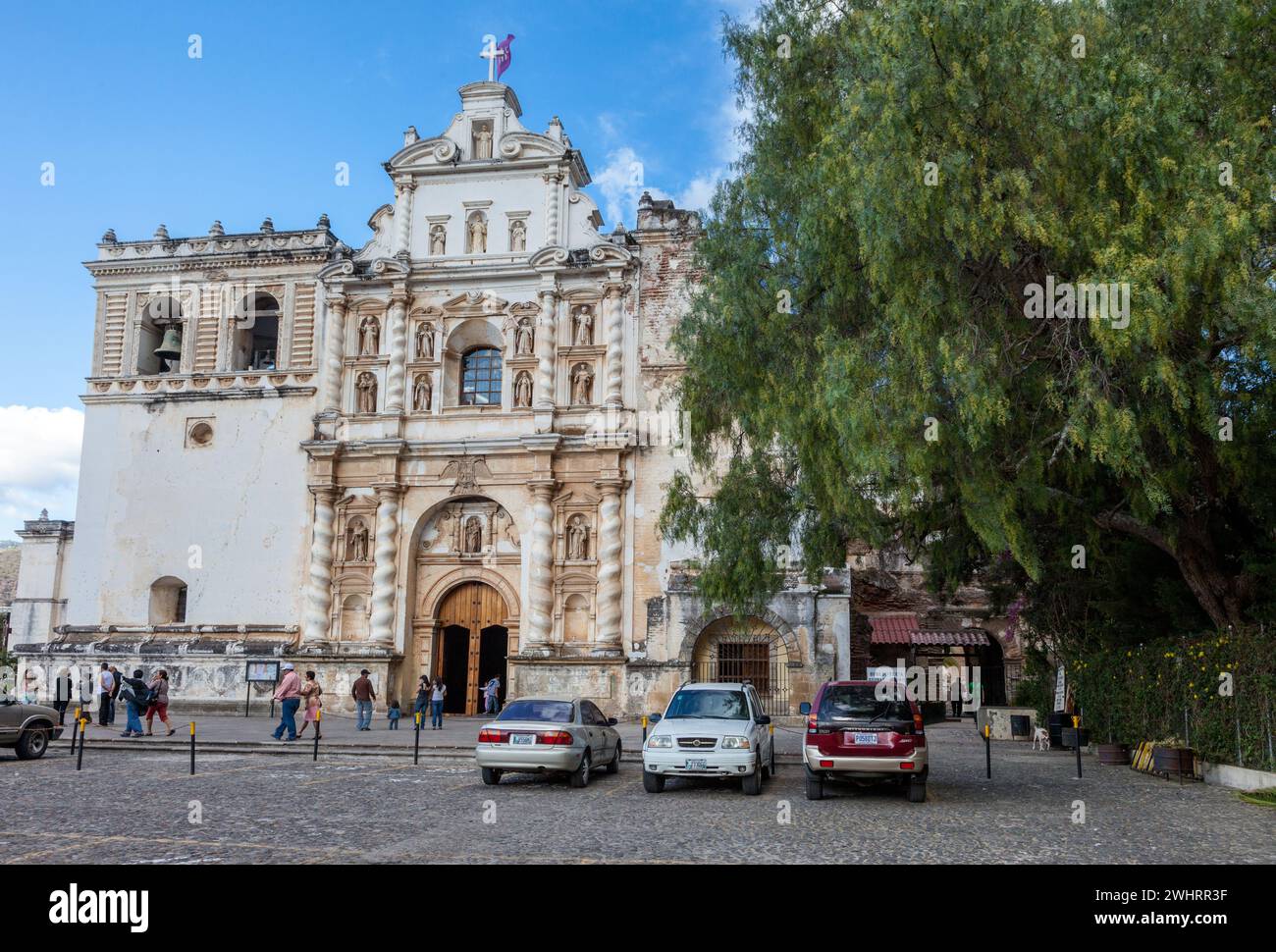 Antigua, Guatemala. Façade de l'église de San Francisco. Banque D'Images