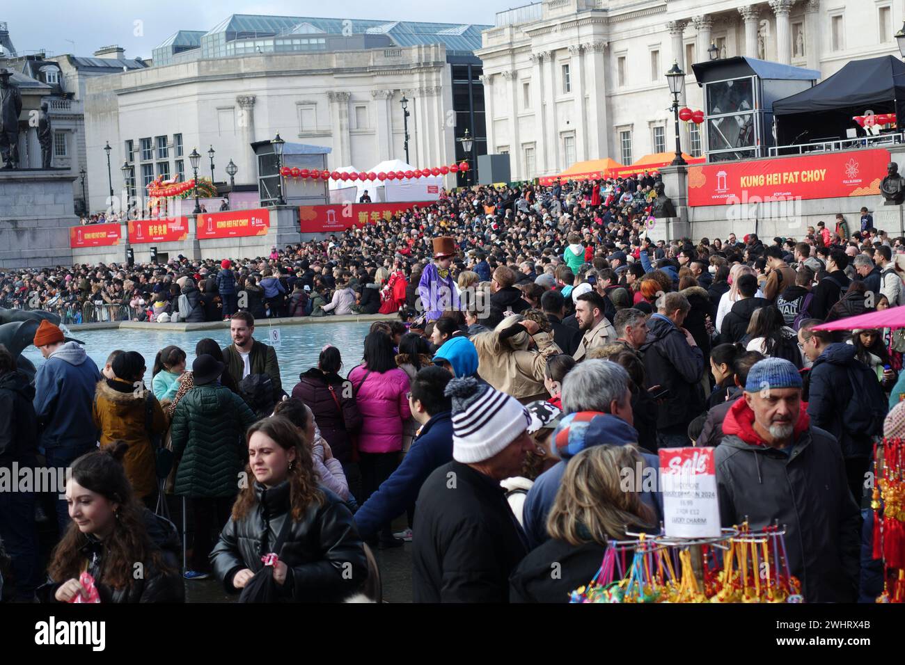 Londres, Royaume-Uni. 11 février 2024 le centre de Londres voit des milliers de personnes se rassembler à Chinatown, Leicester Square et Trafalgar Square pour célébrer le nouvel an lunaire/chinois, voir les danseurs de dragon visiter les boutiques Soho, les tenues traditionnelles et une atmosphère chaleureuse et familiale. © Amstel Adams/ Alamy Live News Banque D'Images