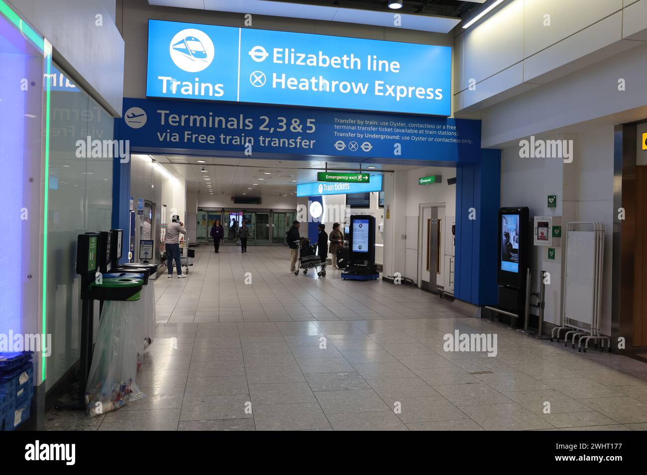 Elizabeth Line entrée terminal 4 Banque D'Images