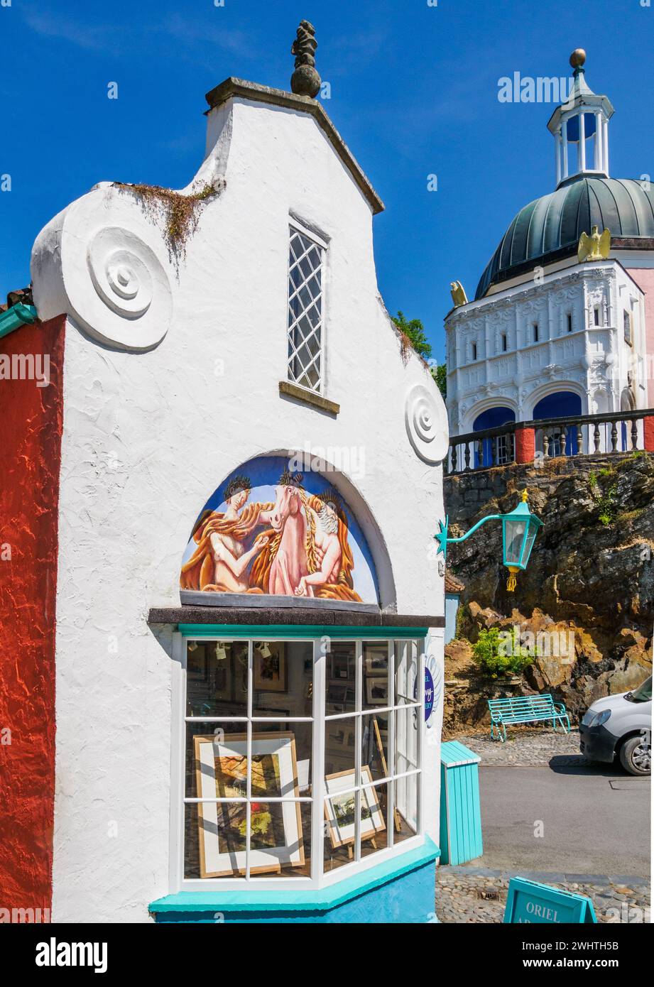 Boutique de cadeaux à Portmeirion dans le nord du pays de Galles au Royaume-Uni - village fantastique à l'italienne créé par l'architecte Sir Clough Willams-Ellis est maintenant une attraction touristique populaire Banque D'Images