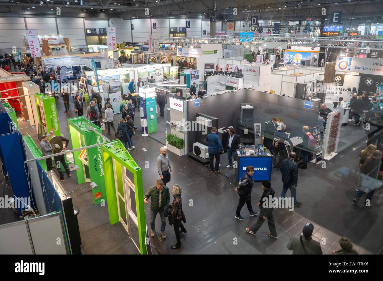 Leipzig - Tausnde Besucher am ersten Wochenende : 750 Aussteller zeigen sich BEI der Messe HAUS-GARTEN-FREIZEIT 11.02.2024 gegen 11 Uhr Leipzig, Leipziger Messe Vom 10. bis 18. Februar 2024 zeigen sich BEI der HAUS-GARTEN-FREIZEIT und der mitteldeutsche handwerksmesse wieder rund 750 Aussteller in drei Messehallen. Neun Tage lang wird aus der Leipziger Messe eine bunte Inspirationslandschaft mit Trends für Heim und Garten, jeder Menge Genuss sowie Handwerk zum Anfassen. Die mitteldeutsche handwerksmesse feiert mit ihrer 25. Auflage das Silberjubiläum. Außerdem ermöglicht die Tageskarte am erste Banque D'Images