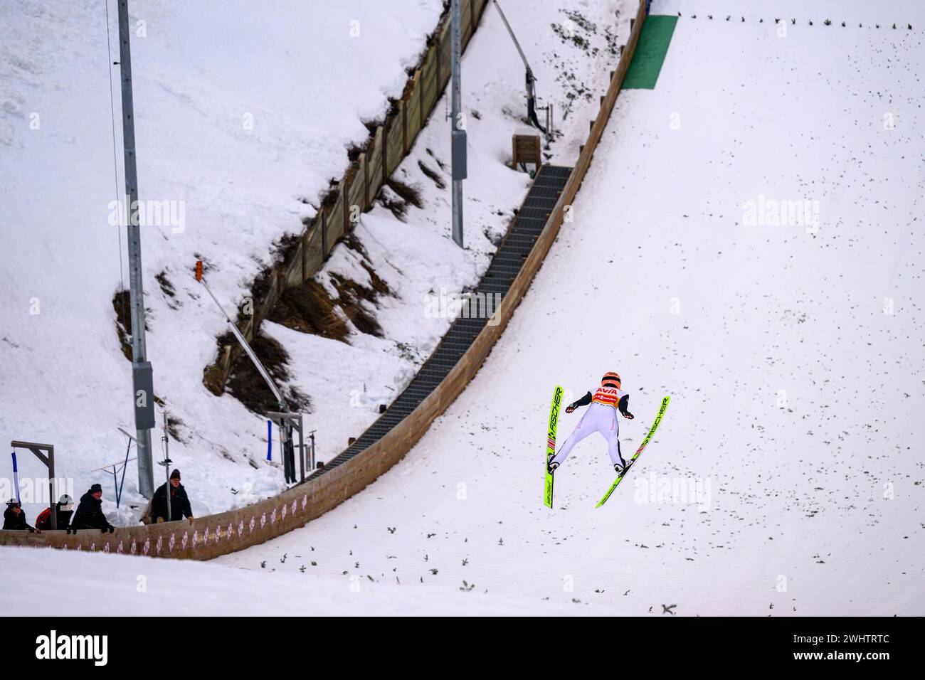 Lake Placid, New York, États-Unis. 9 février 2024. 50 Stefan Kraft AUT lors de son saut gagnant lors de la Coupe du monde individuelle de saut à ski à Lake Placid NY (crédit image : © James Patrick Cooper/ZUMA Press Wire) USAGE ÉDITORIAL SEULEMENT! Non destiné à UN USAGE commercial ! Banque D'Images