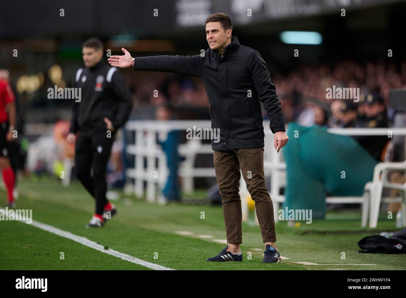 CARTHAGÈNE, ESPAGNE - 11 FÉVRIER : Alessio Lisci, entraîneur-chef du CD Mirandes, réagit lors du match LaLiga Hypermotion entre le FC Cartagena et le CD Mirandes au stade de Cartagonova le 11 février 2024 à Carthagène, Espagne. (Photo de Francisco Macia/photos Players images) Banque D'Images