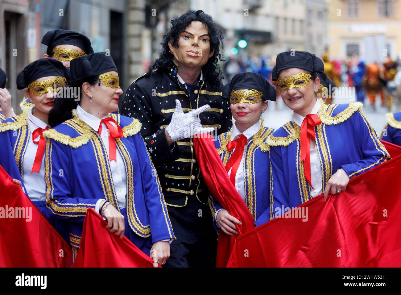 Des personnes en costumes participent au défilé international du carnaval lors du 41e carnaval de Rijeka, à Rijeka, Croatie, le 11 février 2024. Cortège international du carnaval de Rijeka, auquel participent 93 groupes masqués et plus de neuf mille masques avec 59 chars allégoriques. Photo : Nel Pavletic/PIXSELL crédit : Pixsell/Alamy Live News Banque D'Images