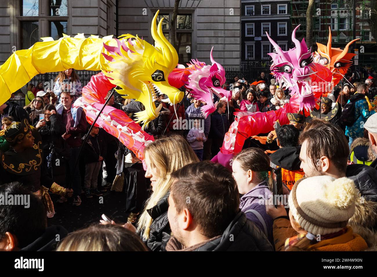 Londres, Royaume-Uni. 11 février 2024. Artistes participant au défilé traditionnel du nouvel an chinois dans le quartier chinois de Londres célébrant le nouvel an lunaire 2024, année du Dragon. Crédit : Marcin Rogozinski/Alamy Live News Banque D'Images