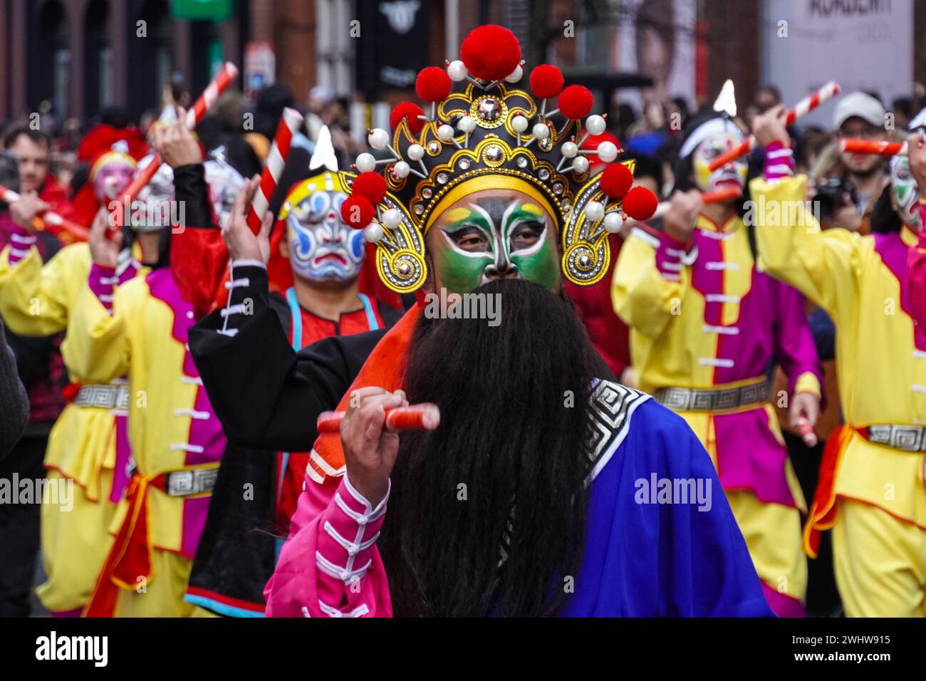 Londres, Royaume-Uni. 11 février 2024. Artistes participant au défilé traditionnel du nouvel an chinois dans le quartier chinois de Londres célébrant le nouvel an lunaire 2024, année du Dragon. Crédit : Marcin Rogozinski/Alamy Live News Banque D'Images