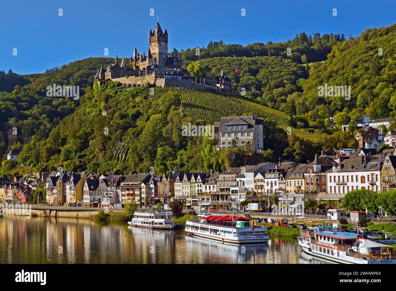 Vue de la ville de Cochem sur la Moselle avec Reichsburg, Rhénanie-Palatinat, Allemagne, Europe Banque D'Images