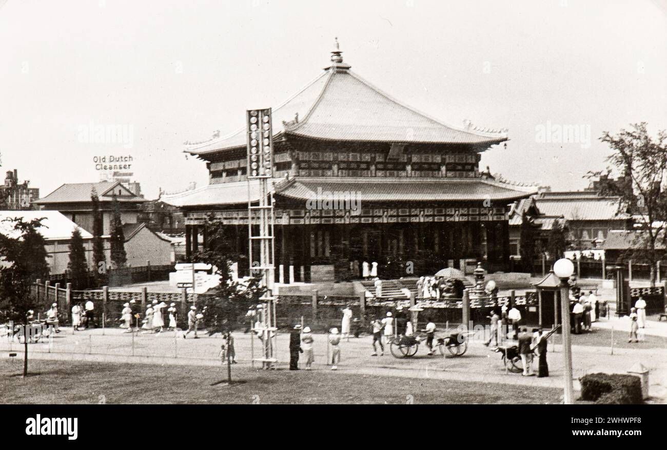 Photo tirée de l'album d'une famille juive italienne (Jarach) voyageant à l'Expo internationale de Chicago à l'été 1933. L'image montre l'architecture de la construction du pavillon chinois. Banque D'Images